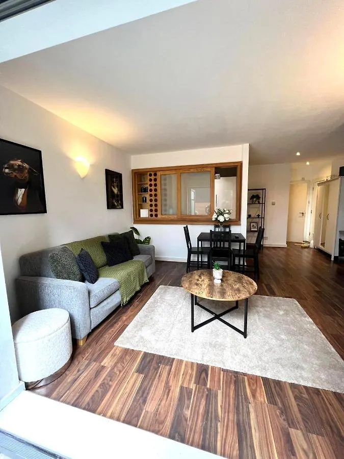 Apartment 1 Bedroom Flat With Free Parking In Canary Wharf Near London Musuem