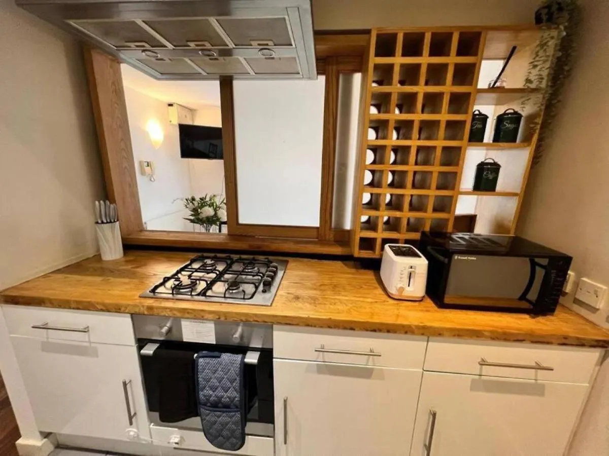 1 Bedroom Flat With Free Parking In Canary Wharf Near London Musuem 0*,  United Kingdom