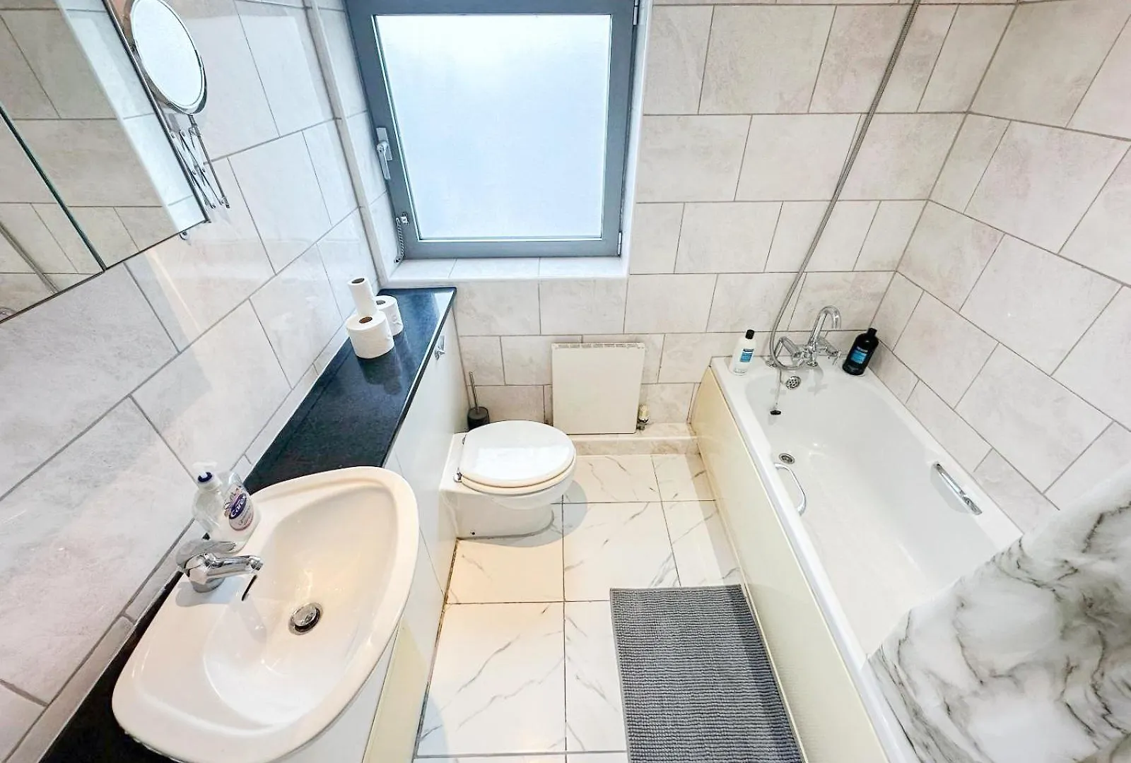 1 Bedroom Flat With Free Parking In Canary Wharf Near London Musuem Apartment