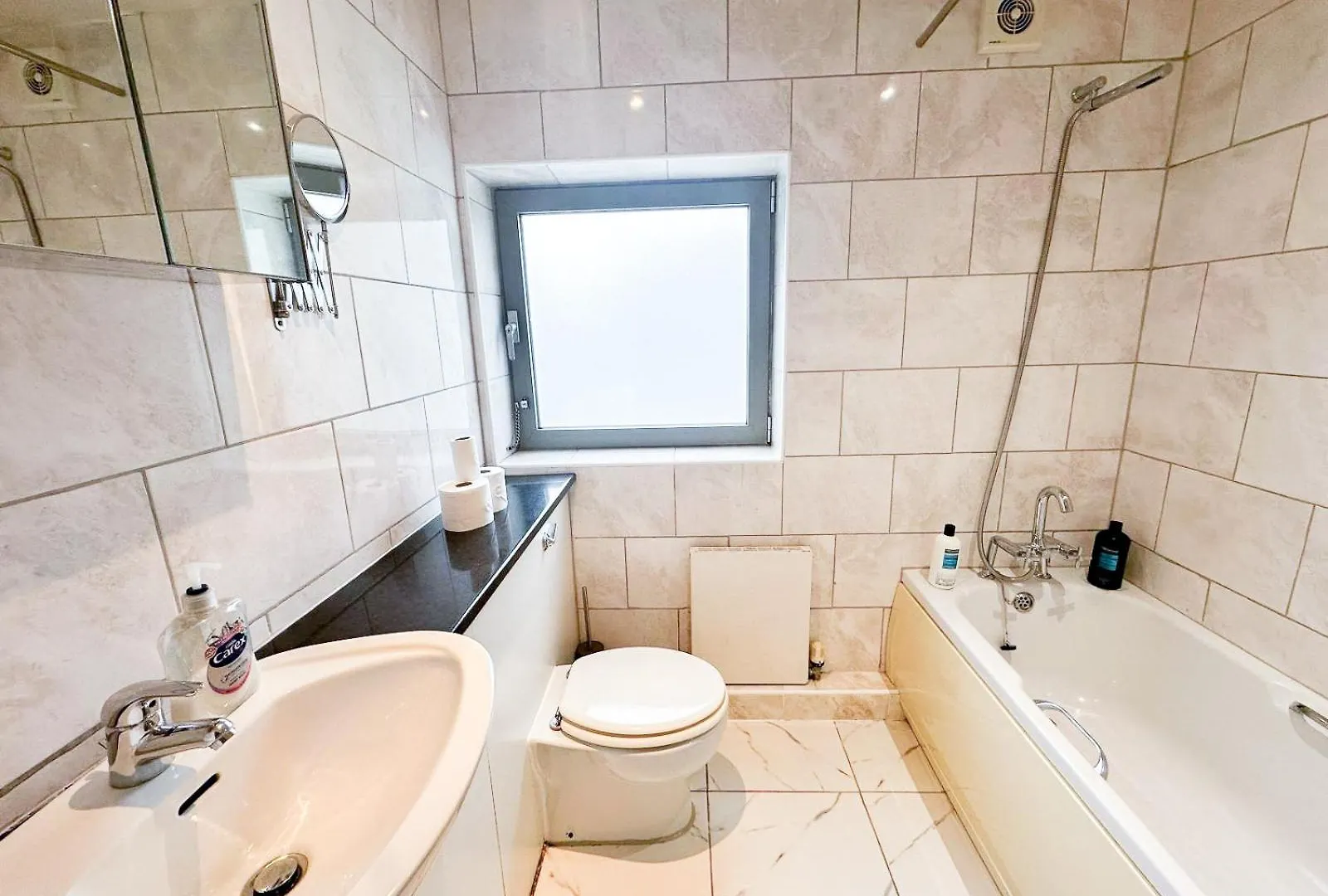 1 Bedroom Flat With Free Parking In Canary Wharf Near London Musuem 0*,  United Kingdom
